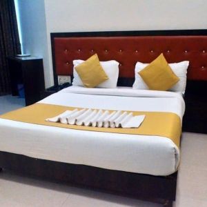 Cozy king room at THE BEST HOTEL MUMBAI.