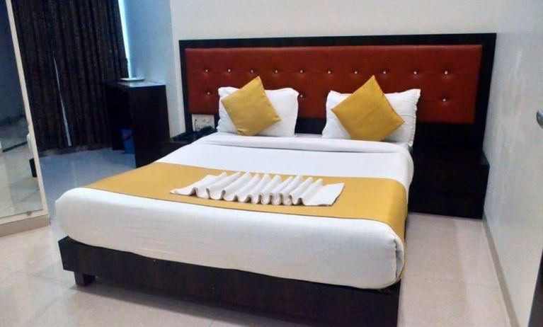 Cozy king room at THE BEST HOTEL MUMBAI.