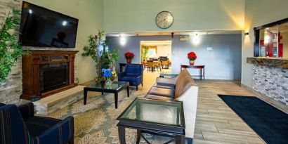 Lounge seating at Quality Inn & Suites Woodstock Near Lake Geneva.