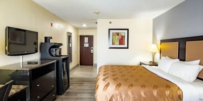 Romantic king room at Quality Inn & Suites Woodstock Near Lake Geneva.