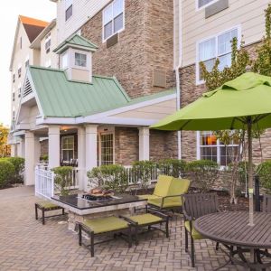 Outdoor terrace at Towneplace Suites By Marriott Arundel Mills.