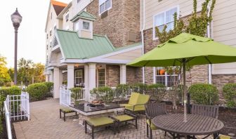 Outdoor terrace at Towneplace Suites By Marriott Arundel Mills.