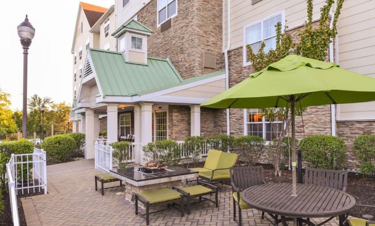Outdoor terrace at Towneplace Suites By Marriott Arundel Mills.