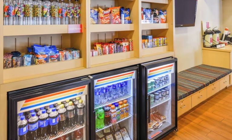 Snack bar at Towneplace Suites By Marriott Arundel Mills.