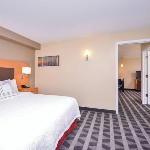 King bed with TV at Towneplace Suites By Marriott Arundel Mills.