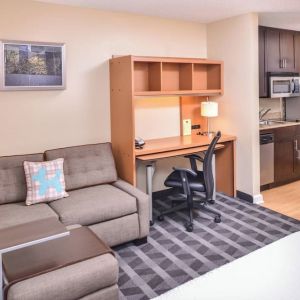 King room with lounge at Towneplace Suites By Marriott Arundel Mills.