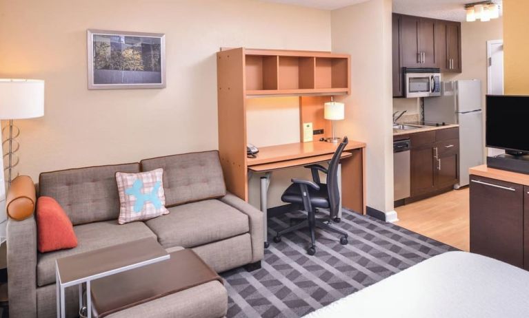 King room with lounge at Towneplace Suites By Marriott Arundel Mills.