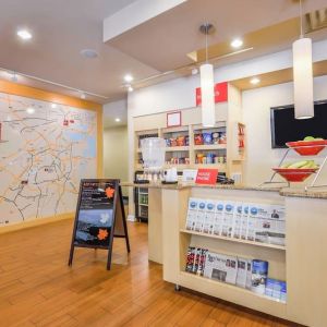 Hotel reception at Towneplace Suites By Marriott Arundel Mills.
