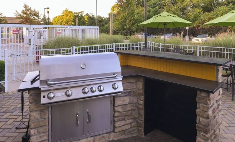 Barbeque area at Towneplace Suites By Marriott Arundel Mills.