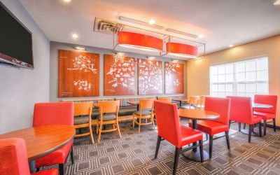 Dining room at Towneplace Suites By Marriott Arundel Mills.