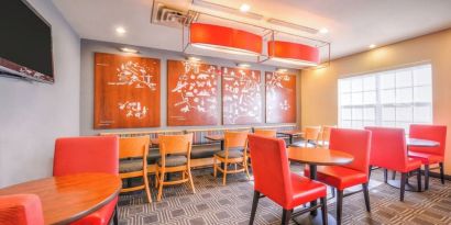 Dining room at Towneplace Suites By Marriott Arundel Mills.