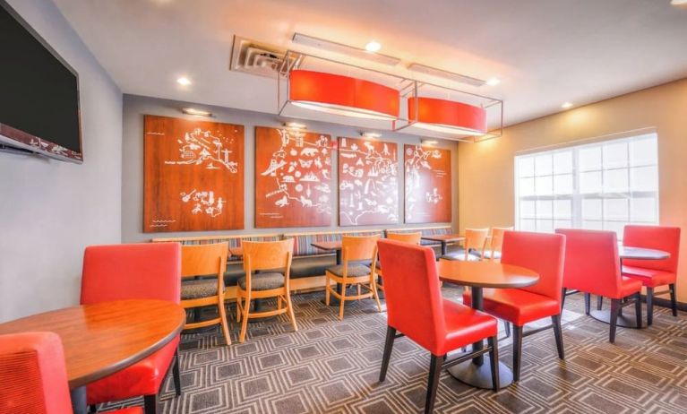 Dining room at Towneplace Suites By Marriott Arundel Mills.