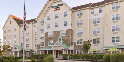Hotel exterior at Towneplace Suites By Marriott Arundel Mills.