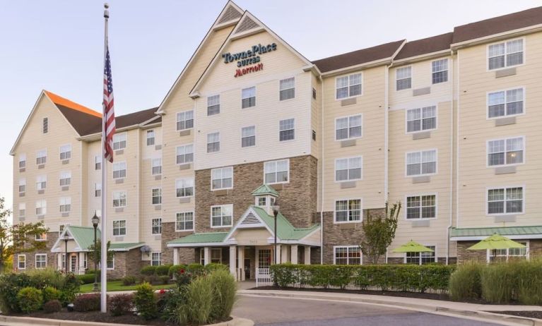 Hotel exterior at Towneplace Suites By Marriott Arundel Mills.