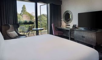 King room with natural light at Hilton London Syon Park.