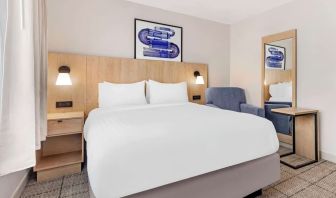 King bed at Sonesta Simply Suites Baltimore BWI Airport.