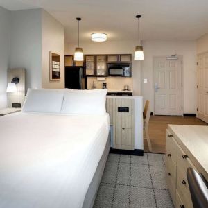 Day use suite with in room kitchen at Sonesta Simply Suites Baltimore BWI Airport.
