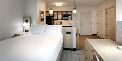 Day use suite with in room kitchen at Sonesta Simply Suites Baltimore BWI Airport.