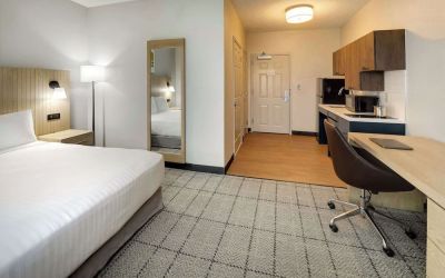 Day use room with work desk and private bathroom at Sonesta Simply Suites Baltimore BWI Airport.