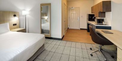 Day use room with work desk and private bathroom at Sonesta Simply Suites Baltimore BWI Airport.