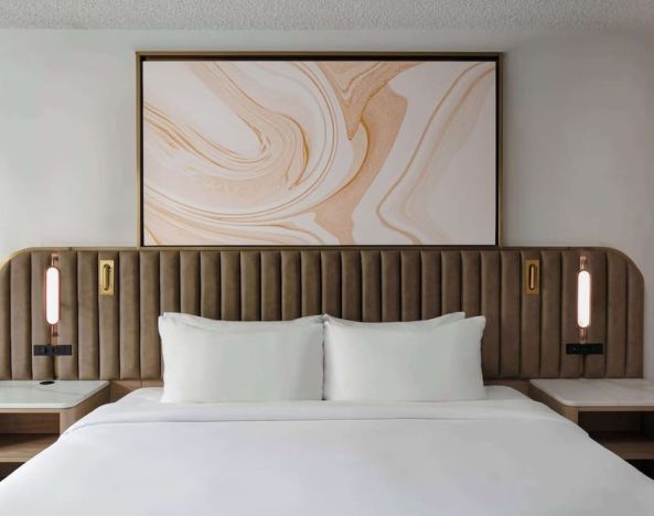 King bed at Sonesta Miami Airport.