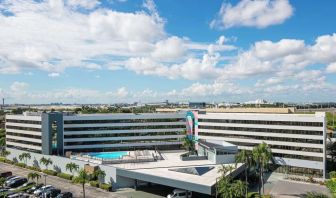 Exterior view of Sonesta Miami Airport and parking area. 