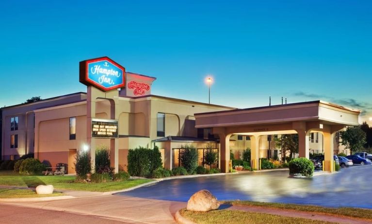 Hotel entrance and parking area at Hampton Inn Columbus-East. 
