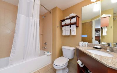 Private guest bathroom with combined shower and tub at Hampton Inn Columbus-East.
