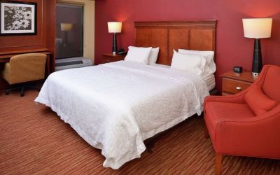 Day use room with work desk and sofa at Hampton Inn Columbus-East.