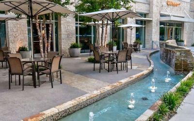 Alfresco dining perfect for coworking at Hilton Dallas/ Plano Granite Park.
