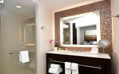 Guest bathroom with shower at Hilton Dallas/ Plano Granite Park.