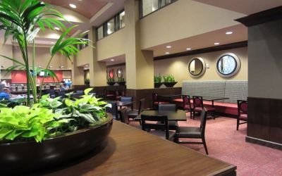Dining area perfect for coworking at Embassy Suites By Hilton St. Louis Downtown.
