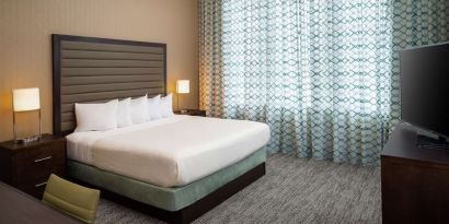 Day use room with natural light at Embassy Suites By Hilton St. Louis Downtown.