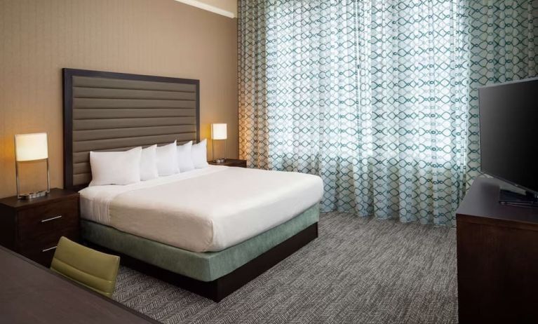 Day use room with natural light at Embassy Suites By Hilton St. Louis Downtown.