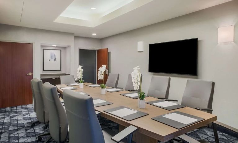 Professional meeting room at Sonesta Select Phoenix Chandler.