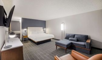 Day use room with sofa at Sonesta Select Phoenix Chandler.