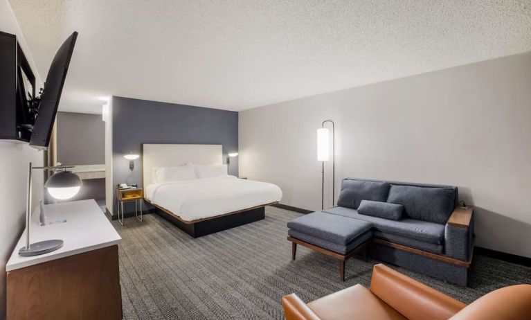 Day use room with sofa at Sonesta Select Phoenix Chandler.