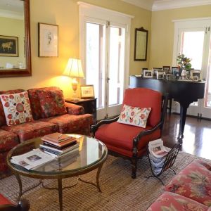 Lounge area at Arroyo Vista Inn.