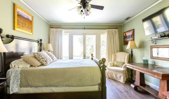 Day use room with natural light at Arroyo Vista Inn.
