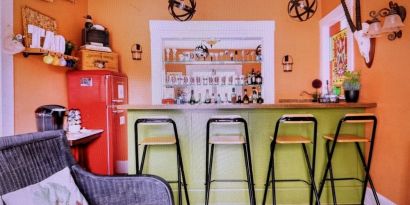 Hotel bar at Arroyo Vista Inn.