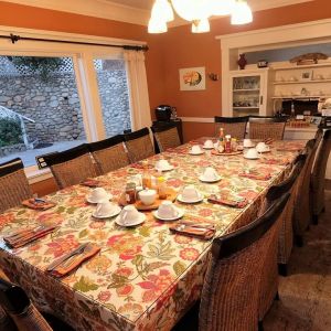 Dining area at Arroyo Vista Inn.