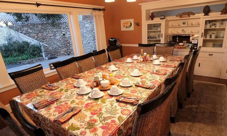 Dining area at Arroyo Vista Inn.