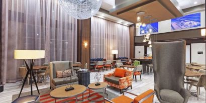 Lobby seating at Hampton Inn & Suites Houston-Bush Intercontinental Aprt.