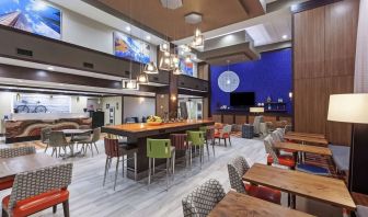 Dining room at Hampton Inn & Suites Houston-Bush Intercontinental Aprt.