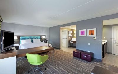 King room with work station at Hampton Inn & Suites Houston-Bush Intercontinental Aprt.
