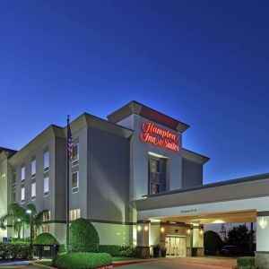 Hotel exterior at night at Hampton Inn & Suites Houston-Bush Intercontinental Aprt.