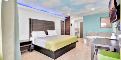 Day use room with TV at Exclusivo Inn & Suites. 