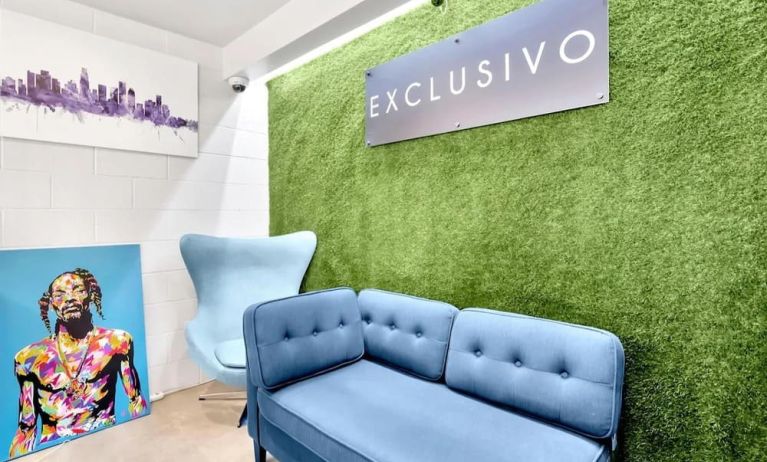Lobby seating at Exclusivo Inn & Suites. 