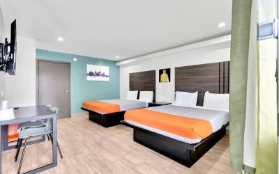 Day use room with TV at Exclusivo Inn & Suites.