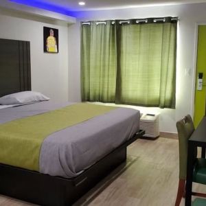 Day use room with TV at Exclusivo Inn & Suites. 